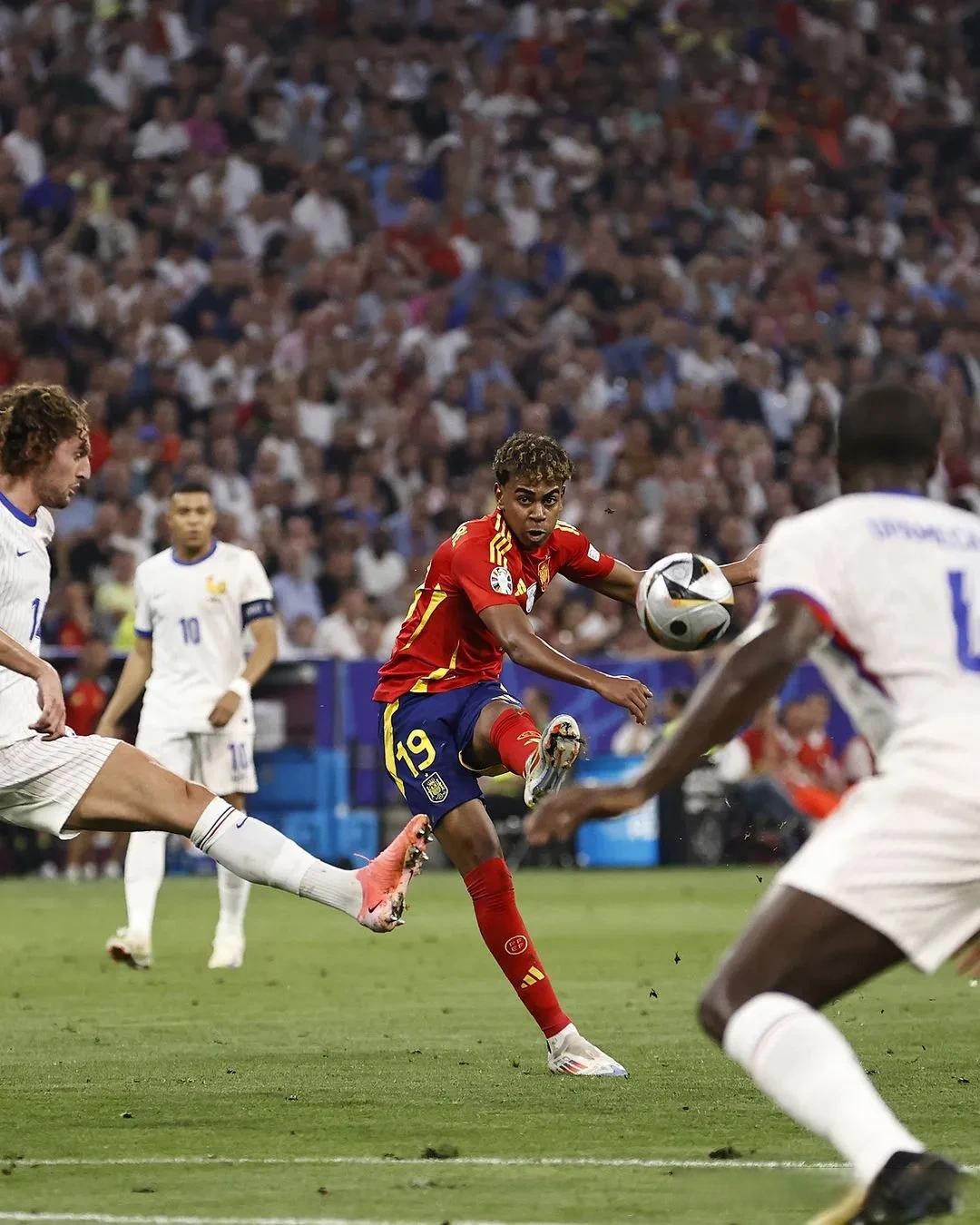 YABO- 梅西新赛季技艺秀让对手无奈让球迷至嗨 